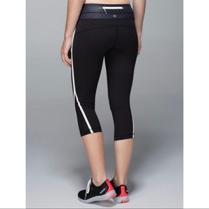 Lululemon Up the Pace Cropped Black And White Polka Dot Stripe Leg Leggings Sz 6